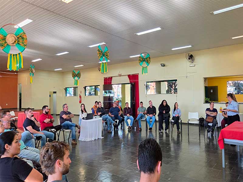 Ação conjunta reúne comunidade e especialistas para planejar políticas ambientais no município