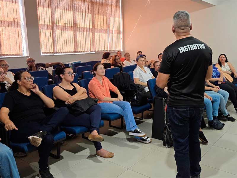 Capacitação em primeiros socorros reforça segurança nas escolas municipais de Ibaté