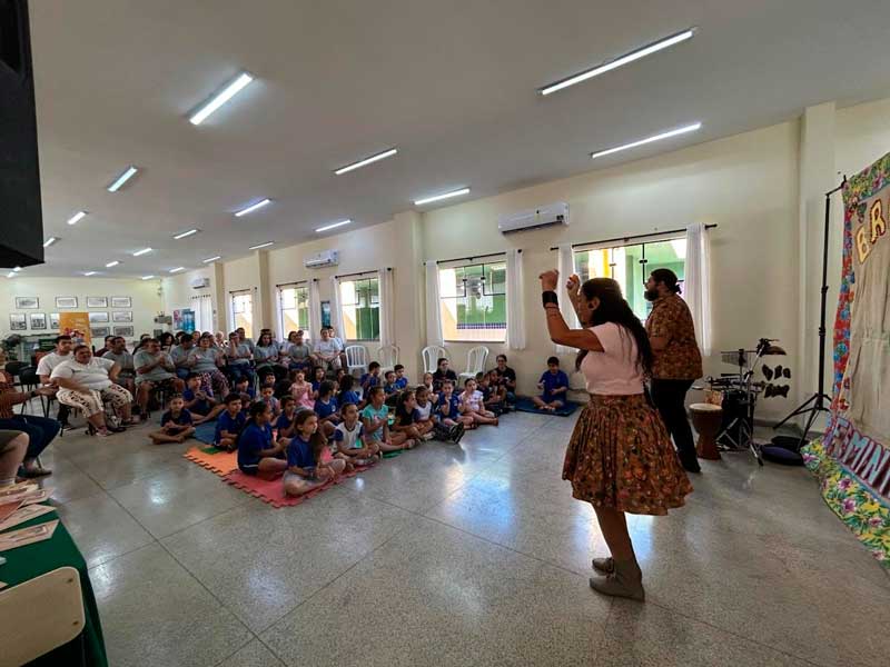 Literatura e imaginação reúnem público na Biblioteca Municipal de Ibaté