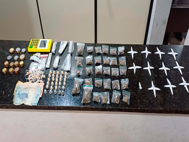 Drogas, dinheiro e máquina de cartão são apreendidos pela GCM no Jardim Cruzado